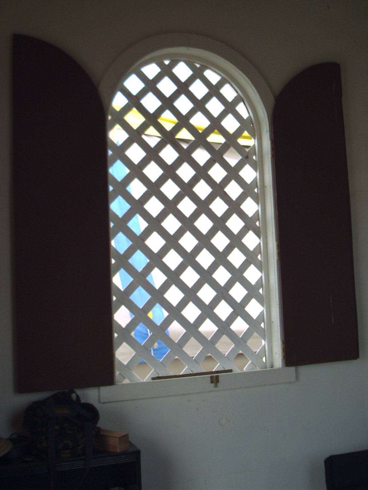 arched window (inside)
